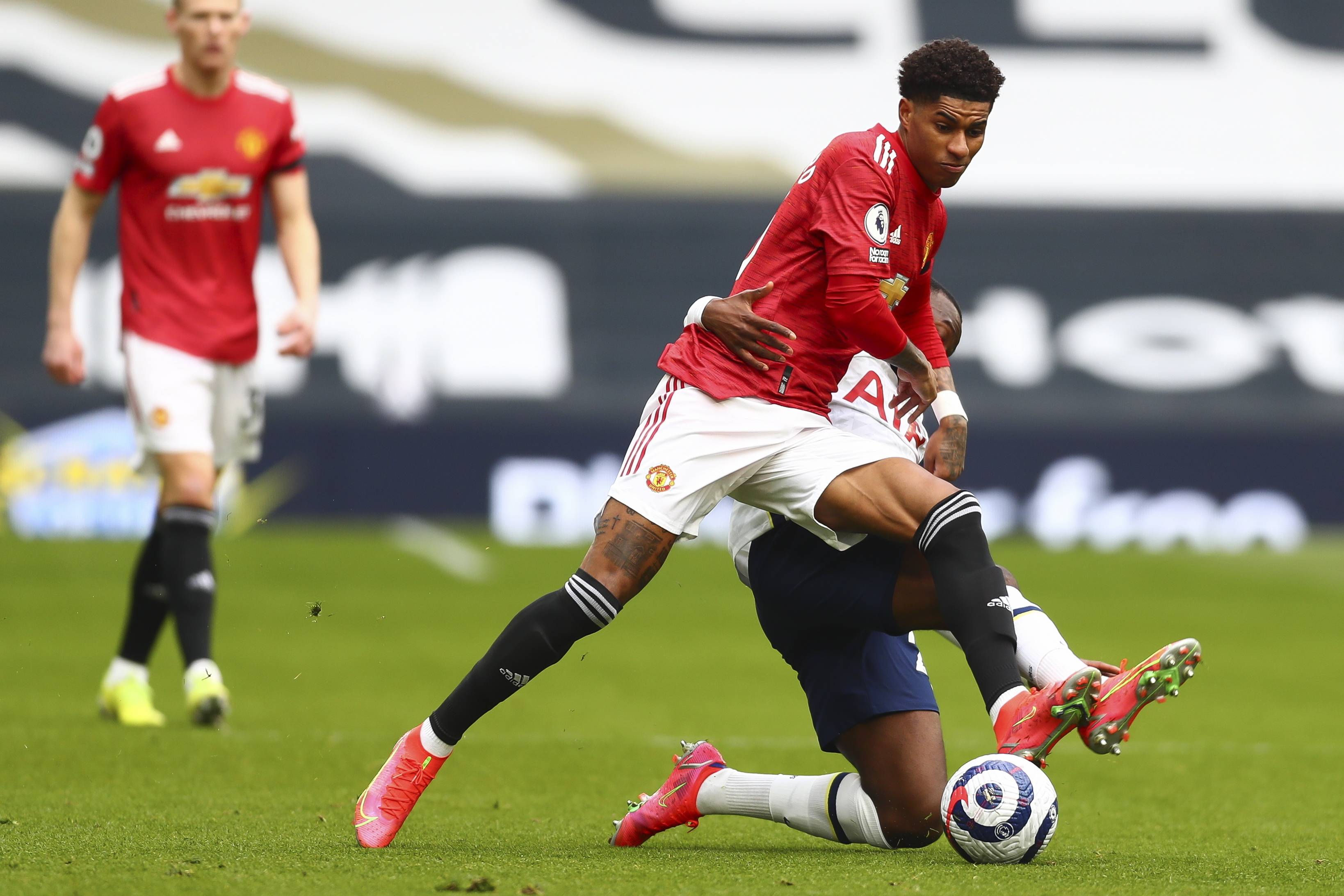 以壯觀的形 以壯觀的形